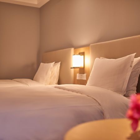 Holiday Inn Express Zhejiang Qianxia Lake, an IHG Hotel Qingtian Bagian luar foto