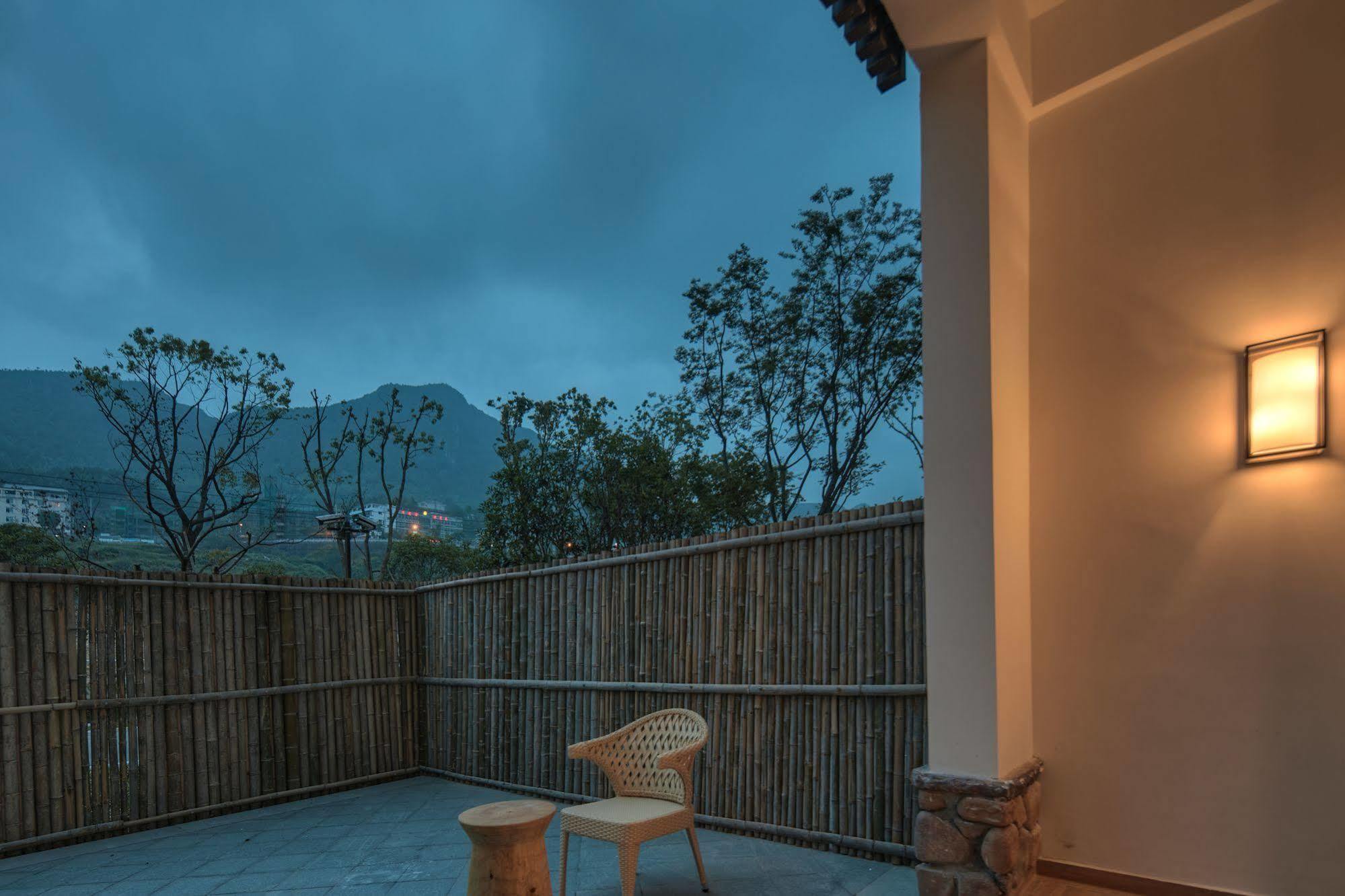 Holiday Inn Express Zhejiang Qianxia Lake, an IHG Hotel Qingtian Bagian luar foto